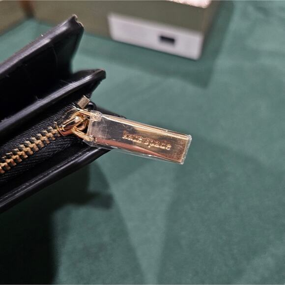 NIB Kate Spade Medium Boxed Glitter Compact Bifold Wallet in Black - Picture 8 of 15